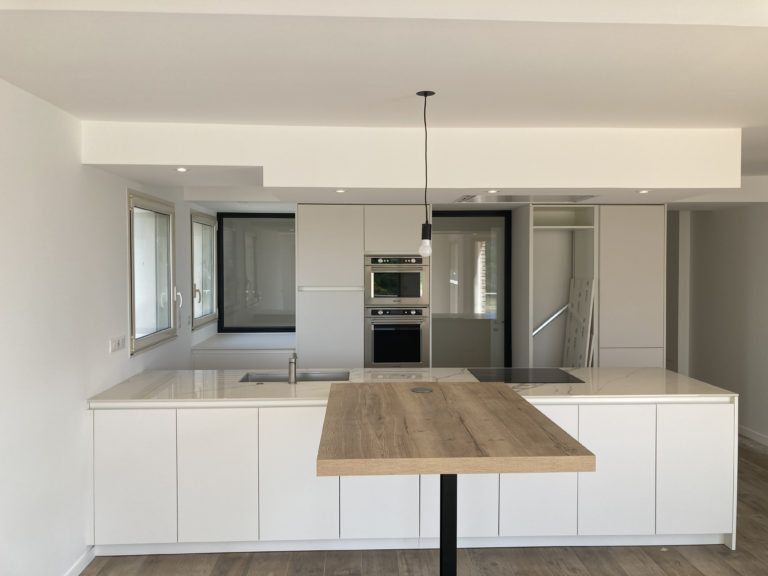 Villa sur la corniche aux Sables d'Olonne : la cuisine ouverte