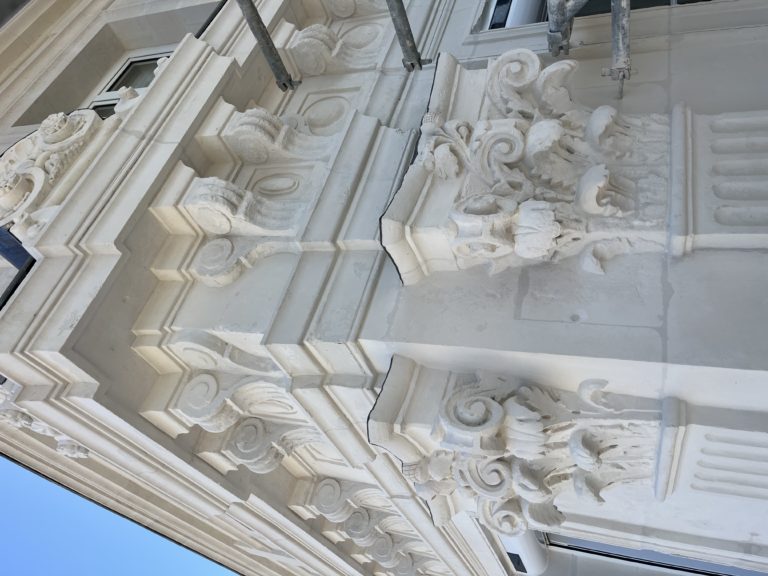 Rénovation maison de 1880 - Sculpture - Taille de pierre sur le remblai des Sables d'Olonne